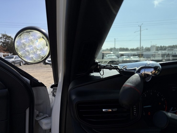 2020-ford-explorer-image-27