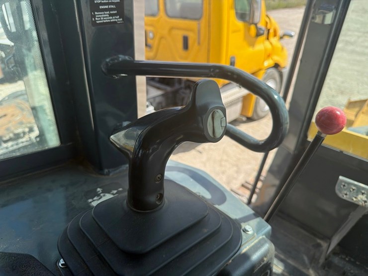2020-deere-655k-image-27
