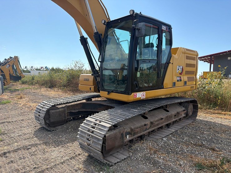 2020-caterpillar-320-image-2