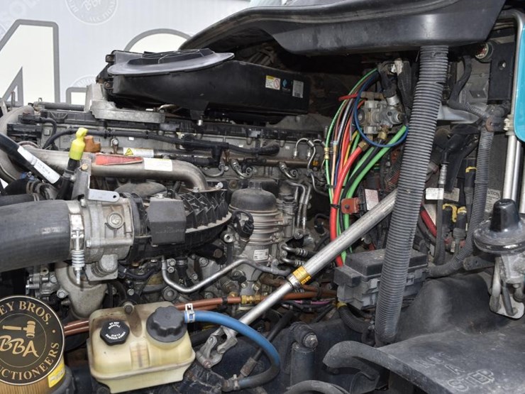 2016-freightliner-cascadia-125-image-28