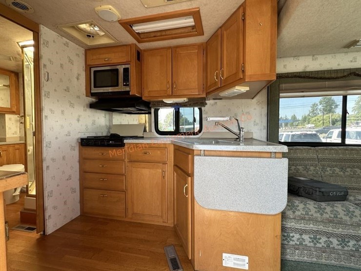 1999-safari-trek-24'-motorhome-image-32