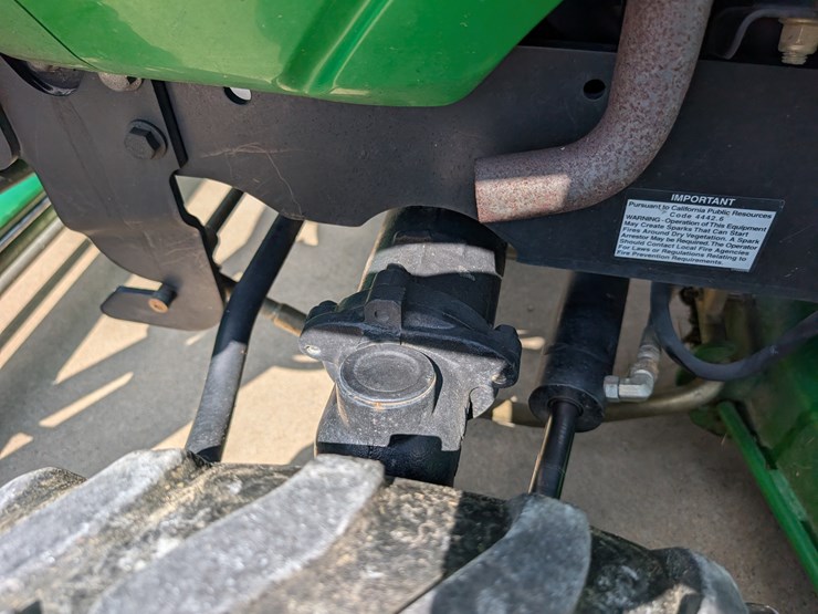 2012-john-deere-1026r-image-22