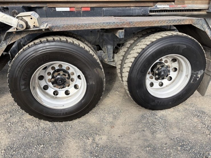 2019-freightliner-m2-t/a-roll-off-truck-image-16