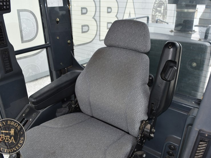 2010-deere-670g-image-53