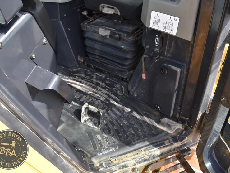 2018-komatsu-d51pxi-24-image-47
