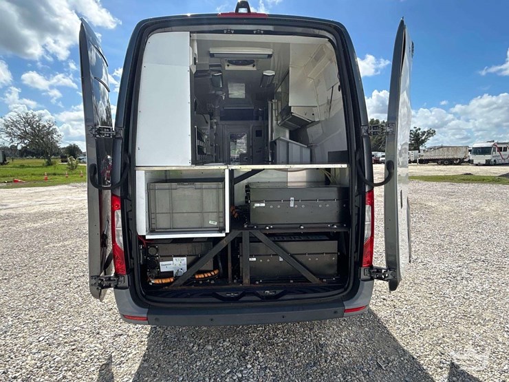 2010-mercedes-benz-sprinter-4500-image-39