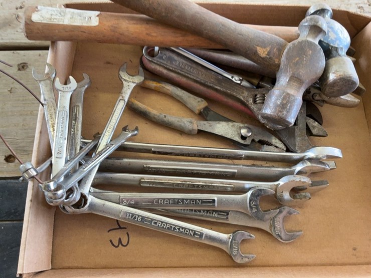 craftsman-standard-combination-wrench-set,-hammers,-and-adjustable-wrenches-image-4