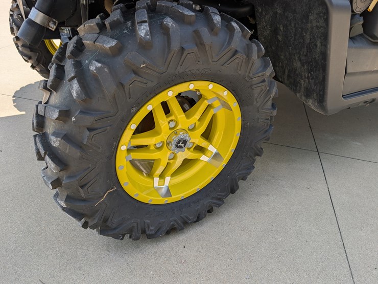 2019-john-deere-gator-image-29