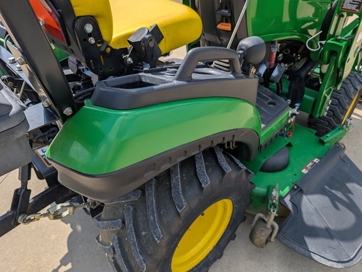 2012-john-deere-1026r-image-41