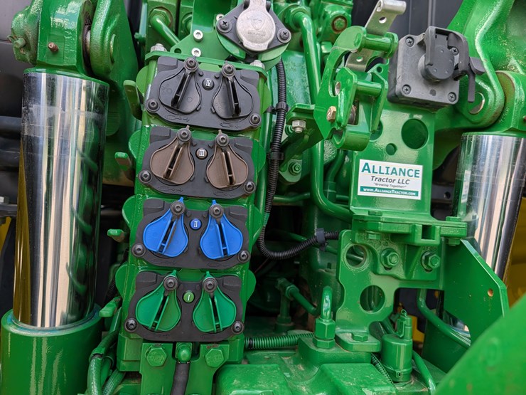 2015-john-deere-6175r-image-36