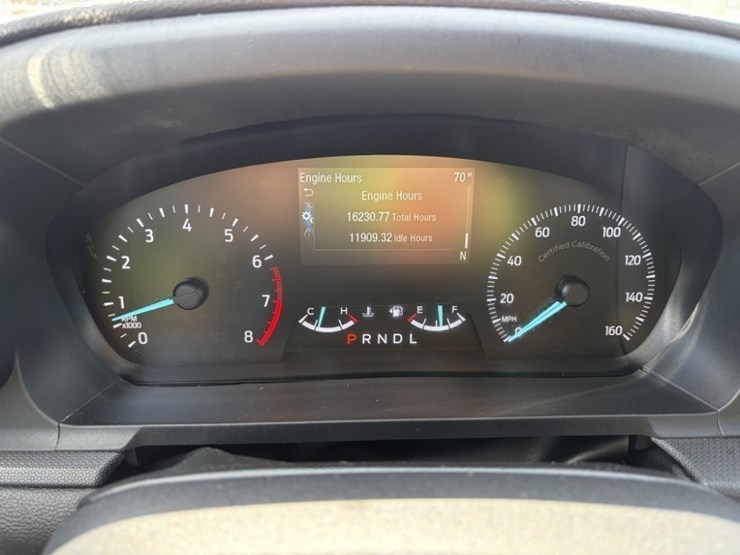 2020-ford-explorer-image-30