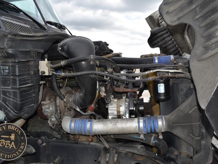 2009-freightliner-cascadia-125-image-33