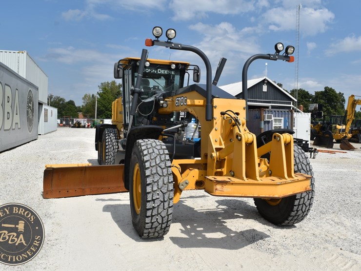 2010-deere-670g-image-19