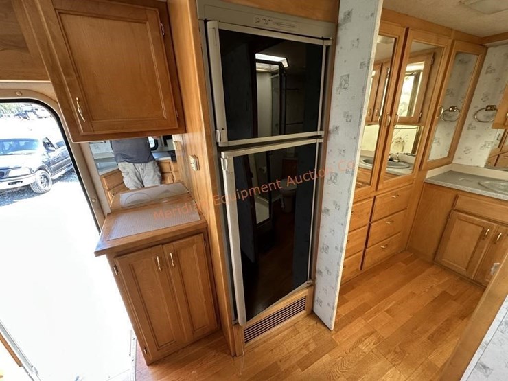 1999-safari-trek-24'-motorhome-image-40