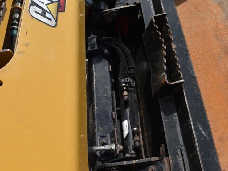 2022-caterpillar-289d3-image-24
