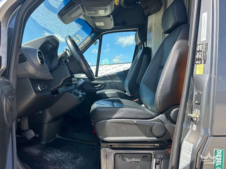 2010-mercedes-benz-sprinter-4500-image-13