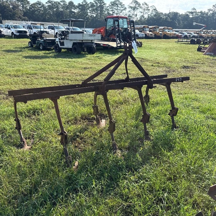 142 - 2 ROW CULTIVATOR