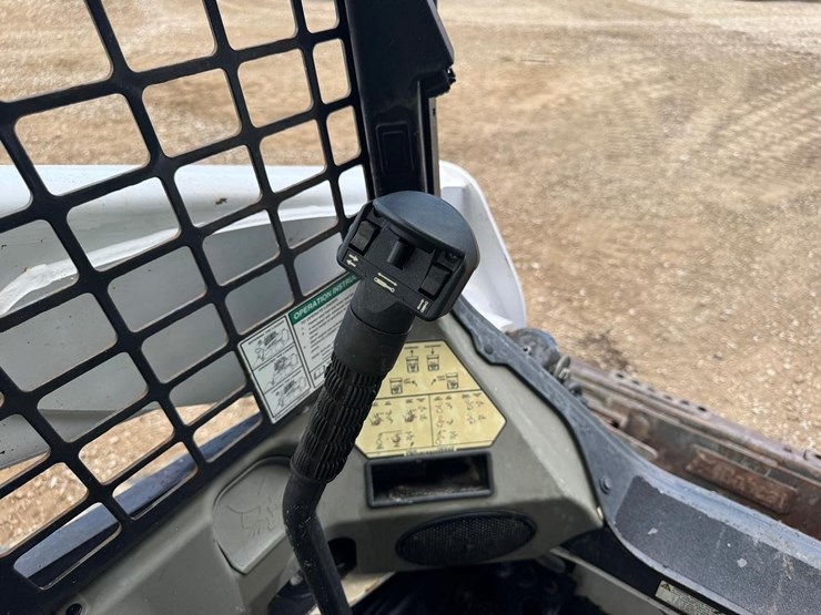 2021-bobcat-t770-image-28