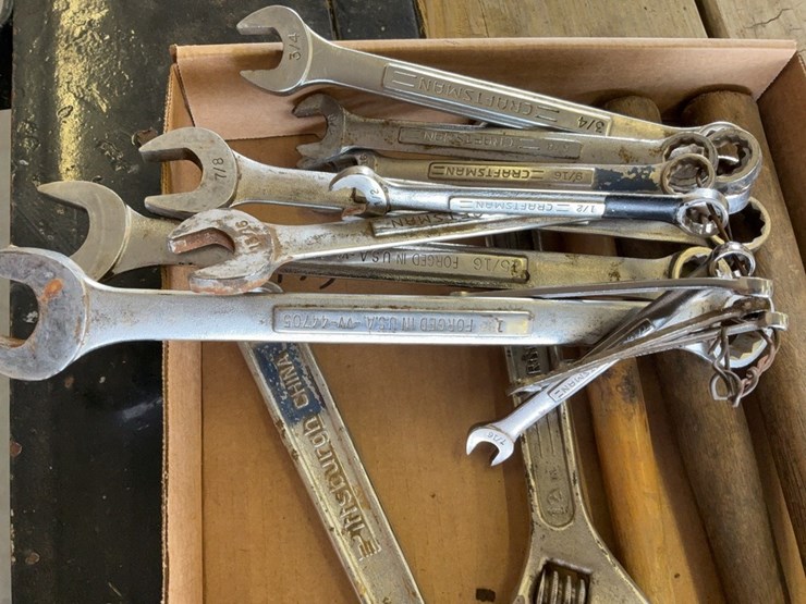 craftsman-standard-combination-wrench-set,-adjustable-wrenches,-and-hammers-image-3