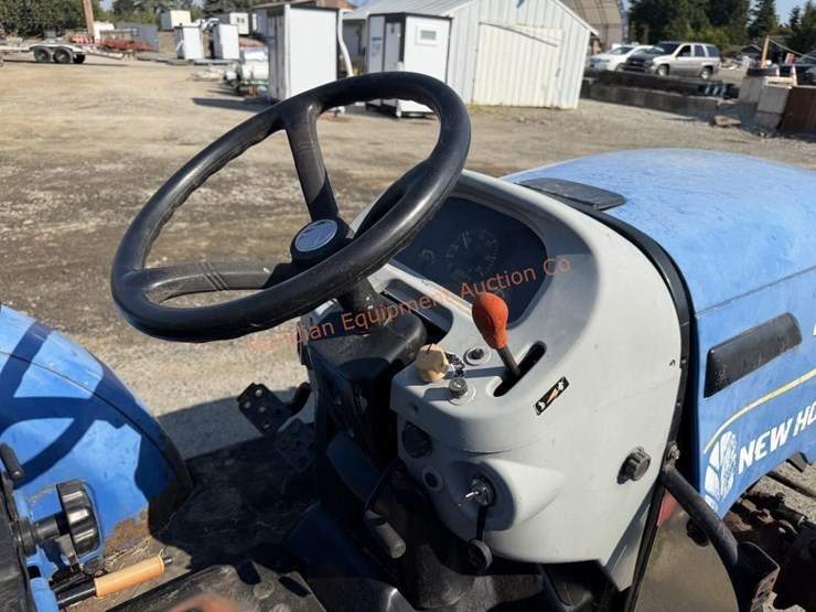 new-holland-boomer-50-image-21