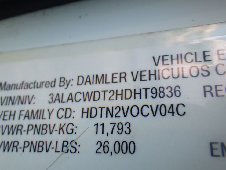 2017-freightliner-m2-106-image-13