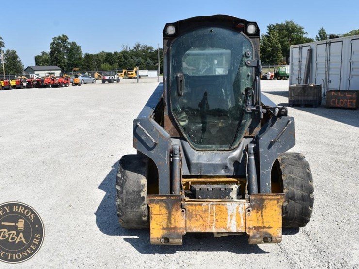 2012-deere-318d-image-11