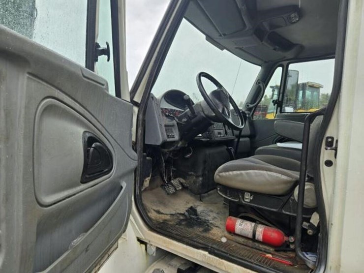 2007-international-durastar-4300-image-16