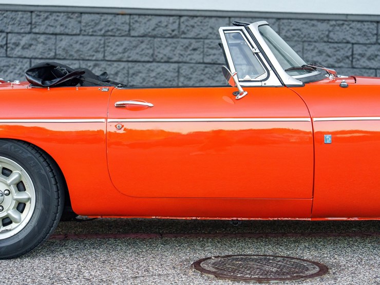 #1069-•-offered-at-no-reserve-|-1973-mg-mgb-mark-lll-convertible-image-12