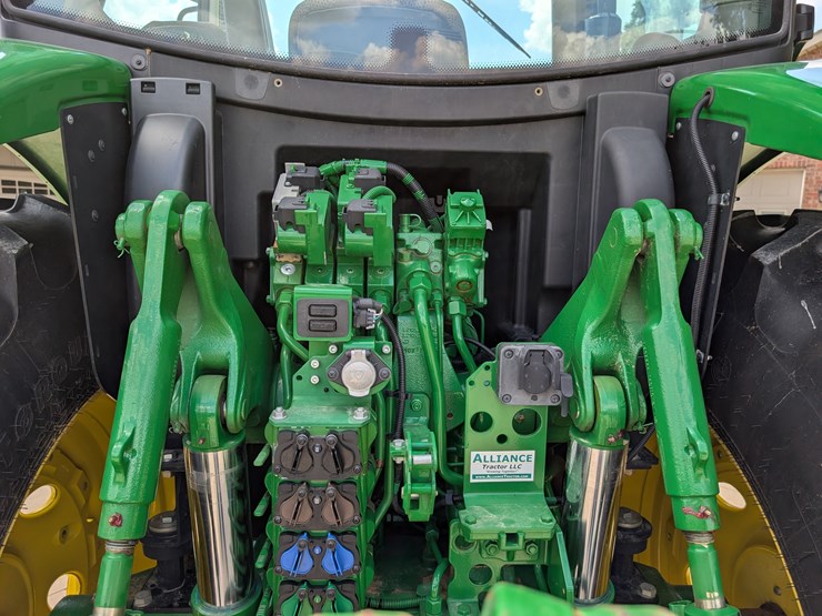 2015-john-deere-6175r-image-41