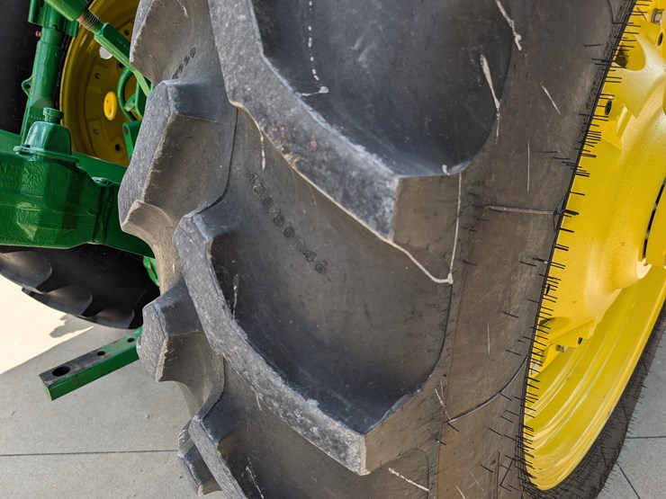 2015-john-deere-6175r-image-45