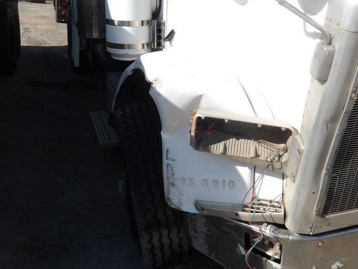 1997-peterbilt-379-image-9