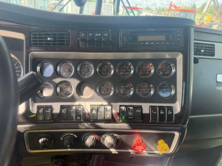 2012-kenworth-t800-image-13