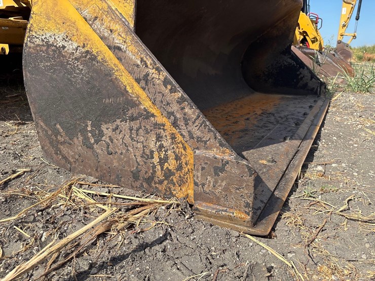 2023-caterpillar-416-image-13