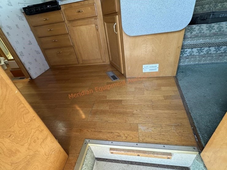 1999-safari-trek-24'-motorhome-image-33