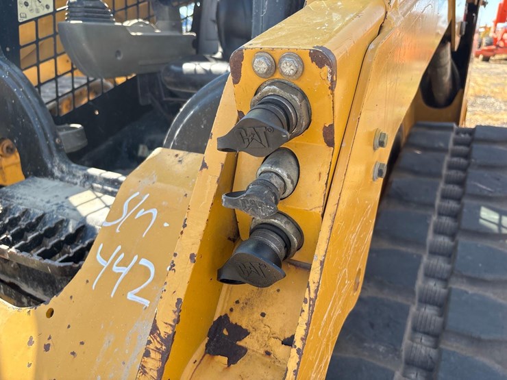 2021-caterpillar-259d3-image-12