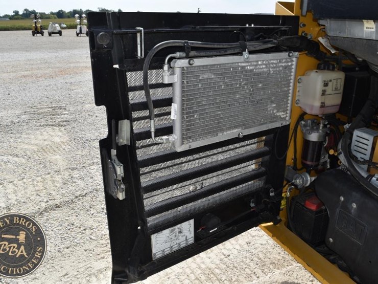 2015-caterpillar-287d-image-33