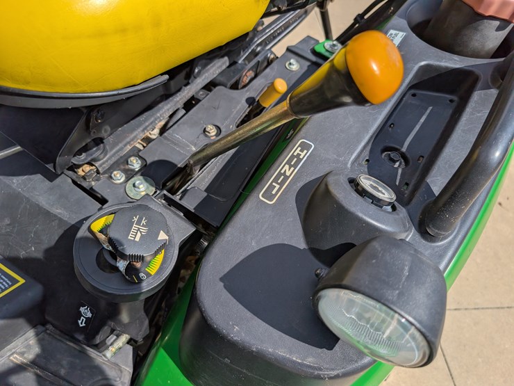 2012-john-deere-1026r-image-34