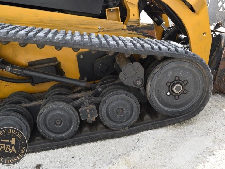 2015-caterpillar-287d-image-44