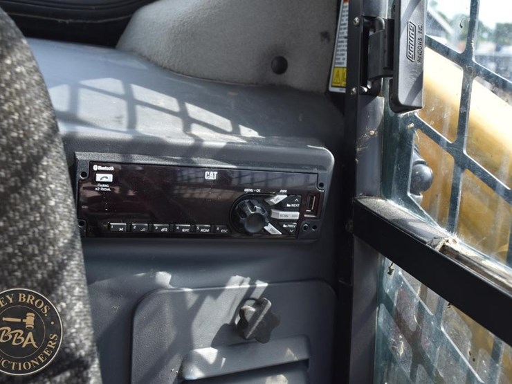 2015-caterpillar-287d-image-53