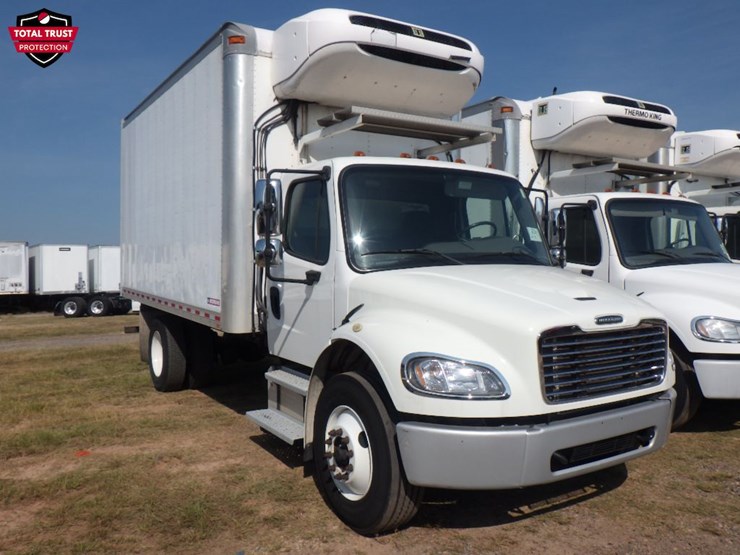2020-freightliner-m2-106-image-3
