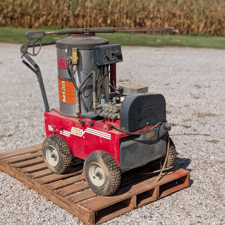 Hotsy Hot Water Pressure Washer