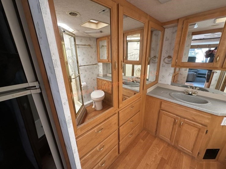 1999-safari-trek-24'-motorhome-image-38