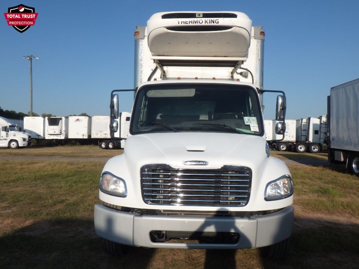 2020-freightliner-m2-106-image-2
