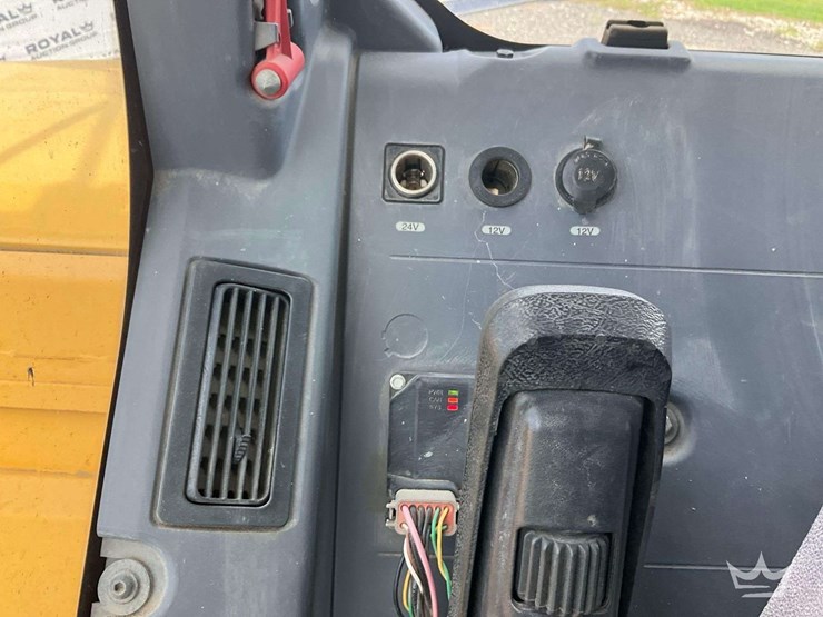 2018-komatsu-pc88mr-image-16