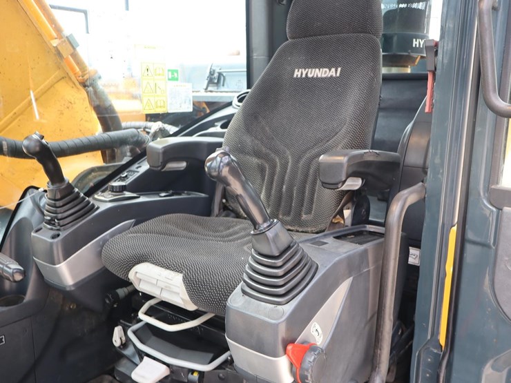 2019-hyundai-hx260l-image-39