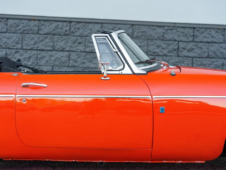 #1069-•-offered-at-no-reserve-|-1973-mg-mgb-mark-lll-convertible-image-17