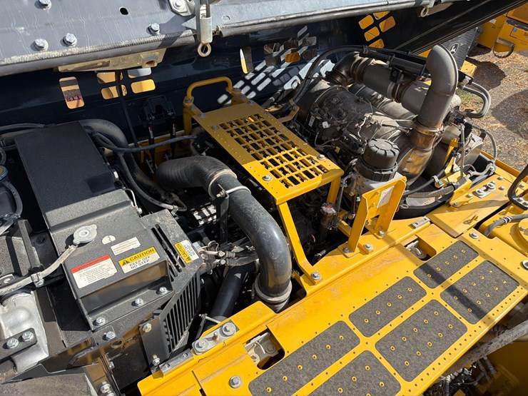 2022-komatsu-pc360-lc-11-image-25