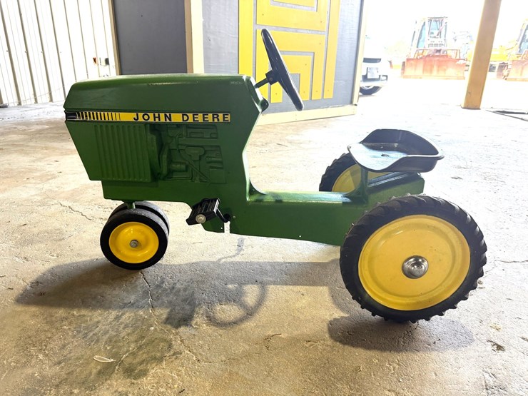 #1009-•-early-cast-iron-john-deere-pedal-tractor-image-5