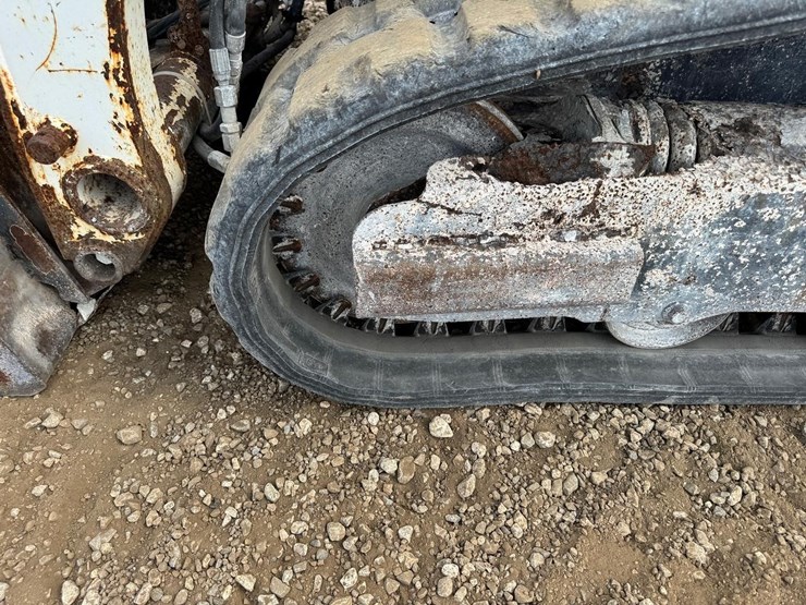 2016-bobcat-t450-image-14