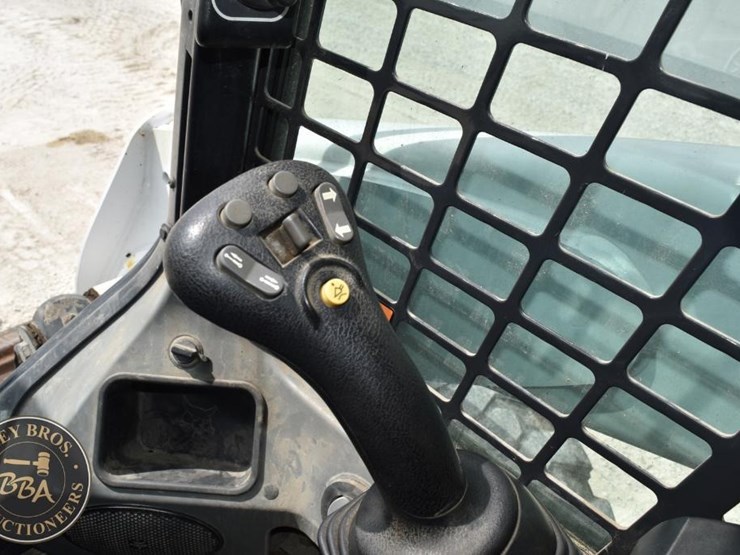 2016-bobcat-s770-image-40